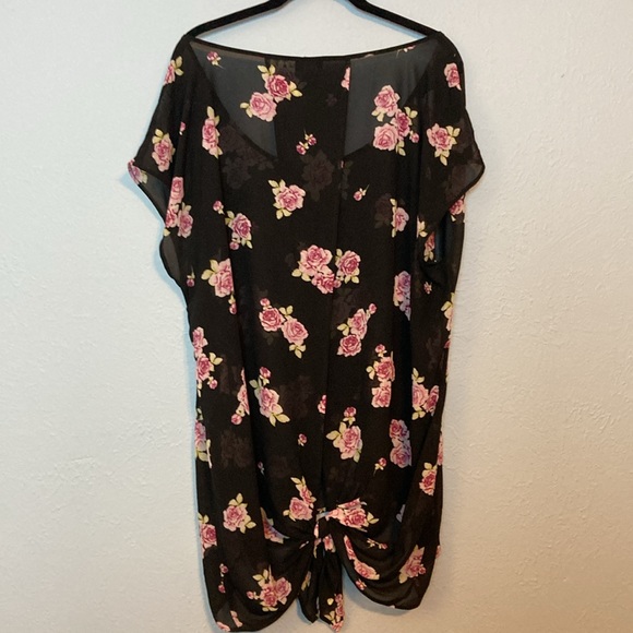 Torrid Womens Size 1 (1X, 14-16) Semi-Sheer Chiffon Floral Black Blouse Back Tie - Picture 5 of 10